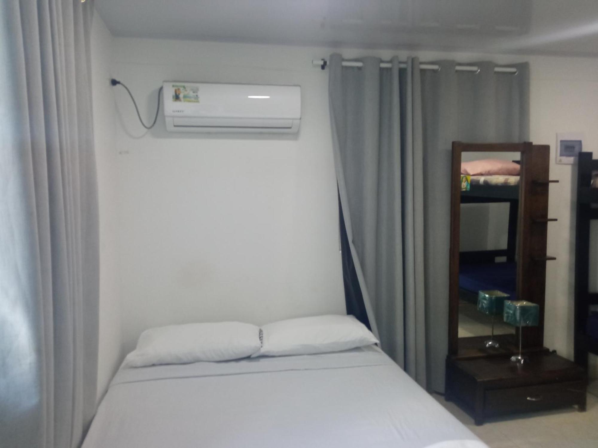 Posada Valerie Hotel Archibolds Екстериор снимка
