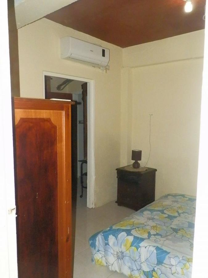 Posada Valerie Hotel Archibolds Екстериор снимка
