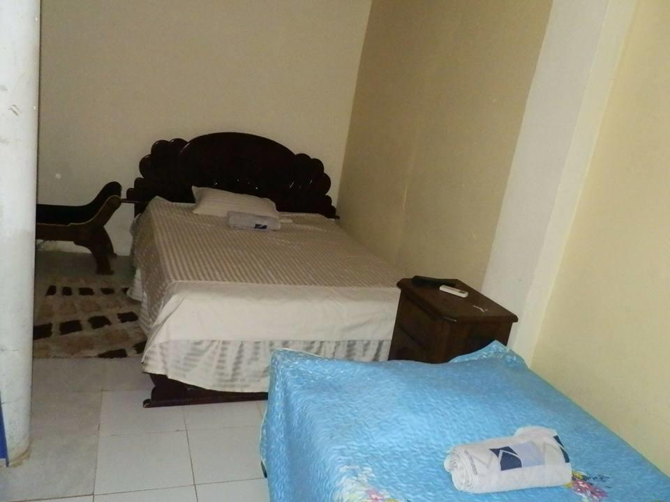 Posada Valerie Hotel Archibolds Екстериор снимка