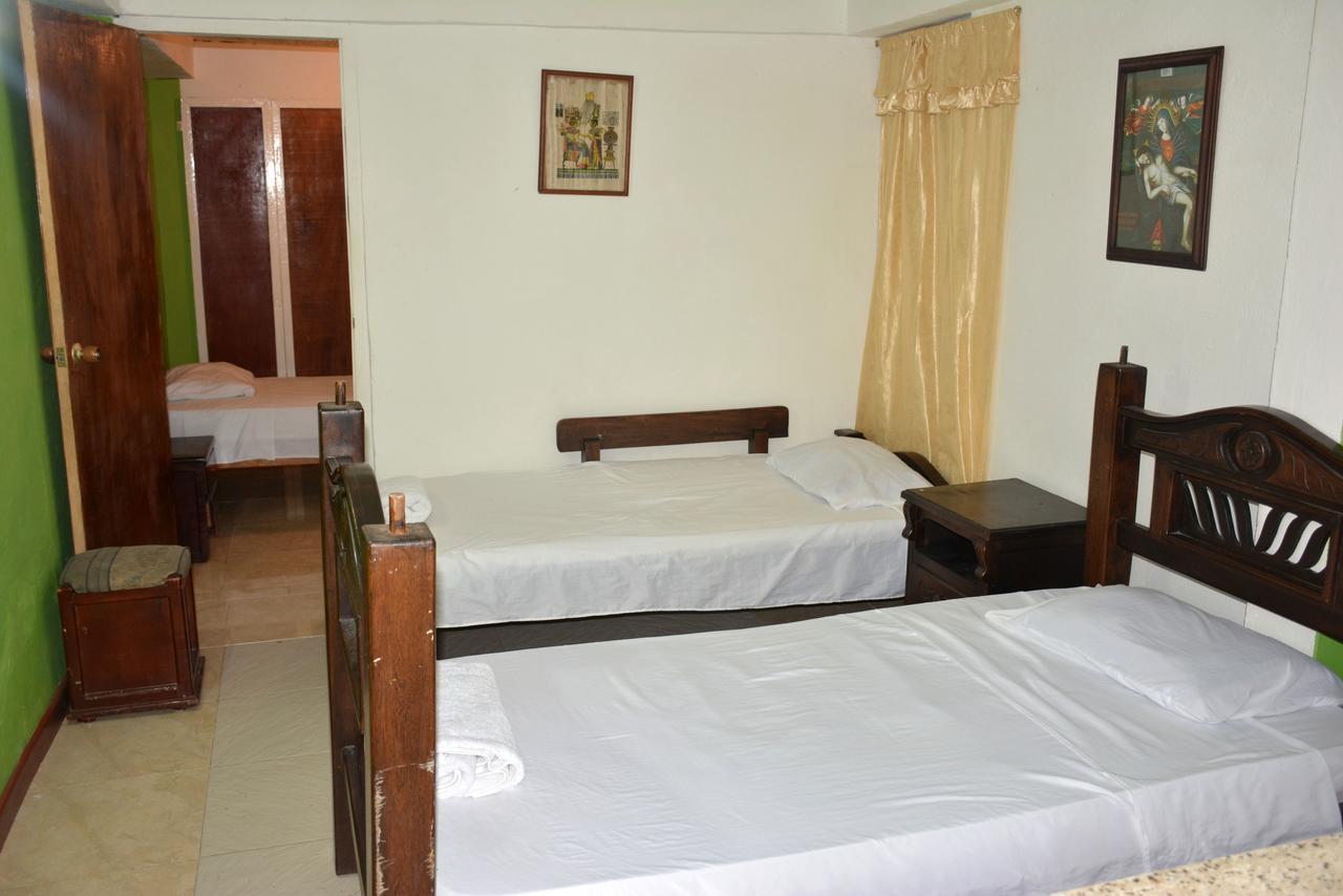 Posada Valerie Hotel Archibolds Екстериор снимка