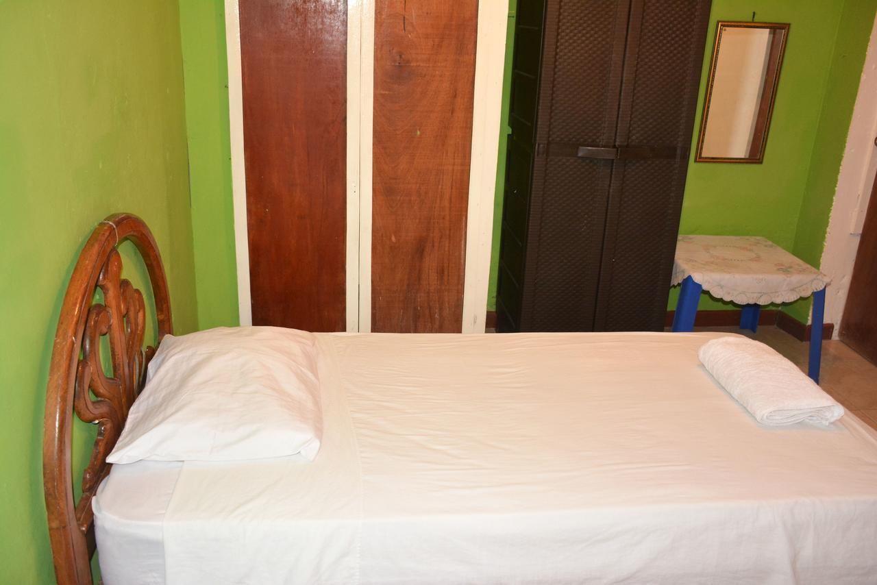 Posada Valerie Hotel Archibolds Екстериор снимка