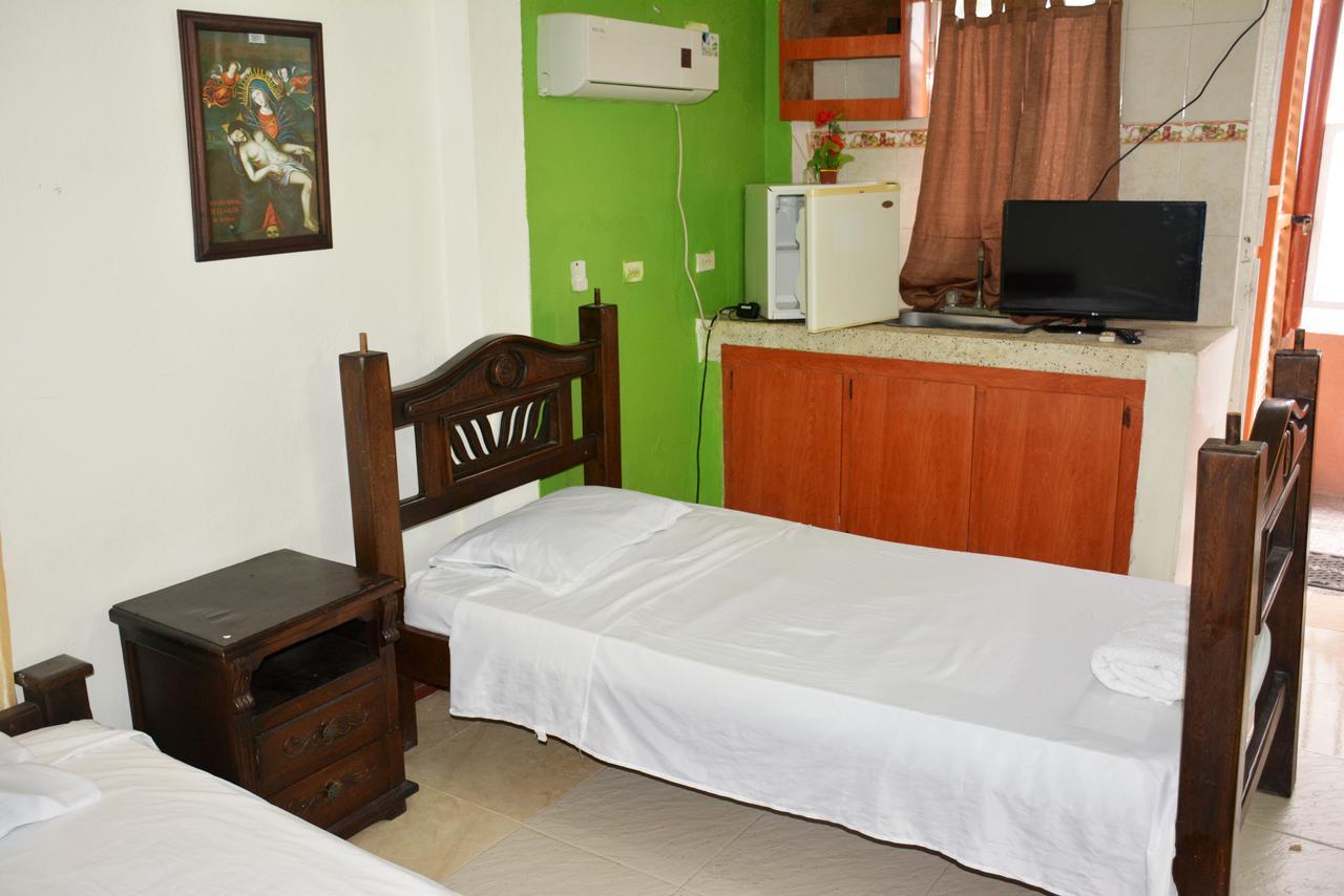 Posada Valerie Hotel Archibolds Екстериор снимка