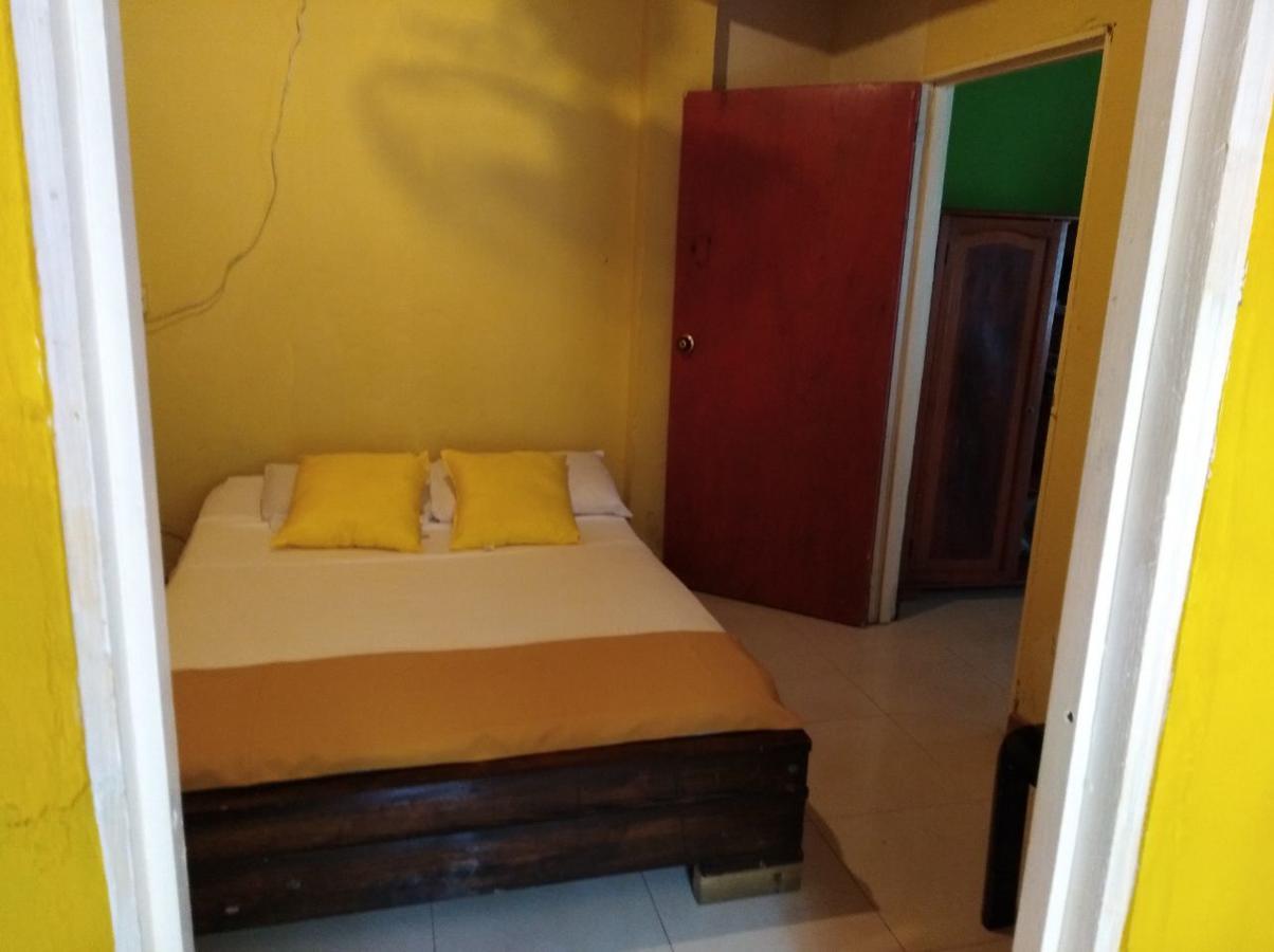 Posada Valerie Hotel Archibolds Екстериор снимка