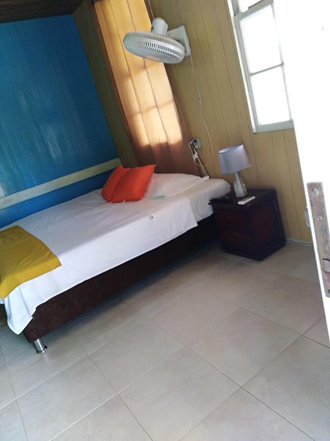 Posada Valerie Hotel Archibolds Екстериор снимка