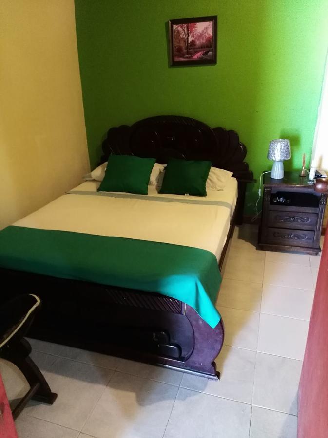 Posada Valerie Hotel Archibolds Екстериор снимка