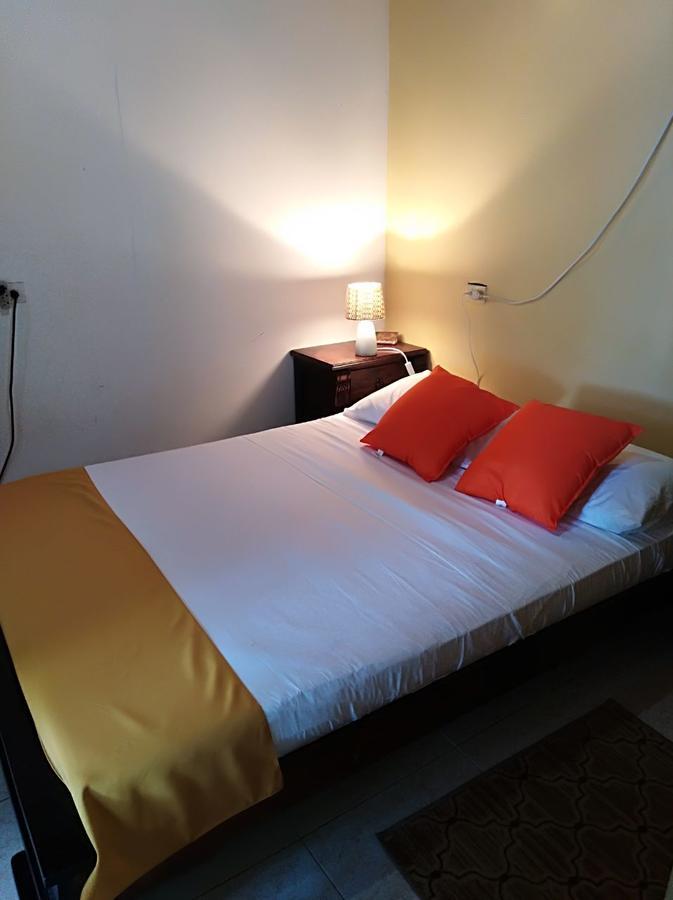 Posada Valerie Hotel Archibolds Екстериор снимка