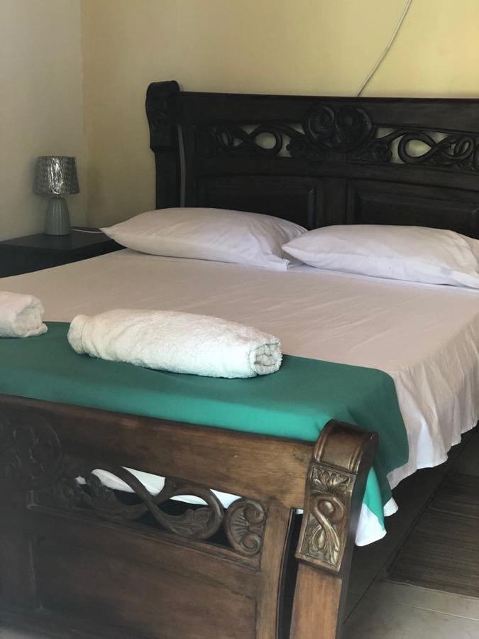 Posada Valerie Hotel Archibolds Екстериор снимка