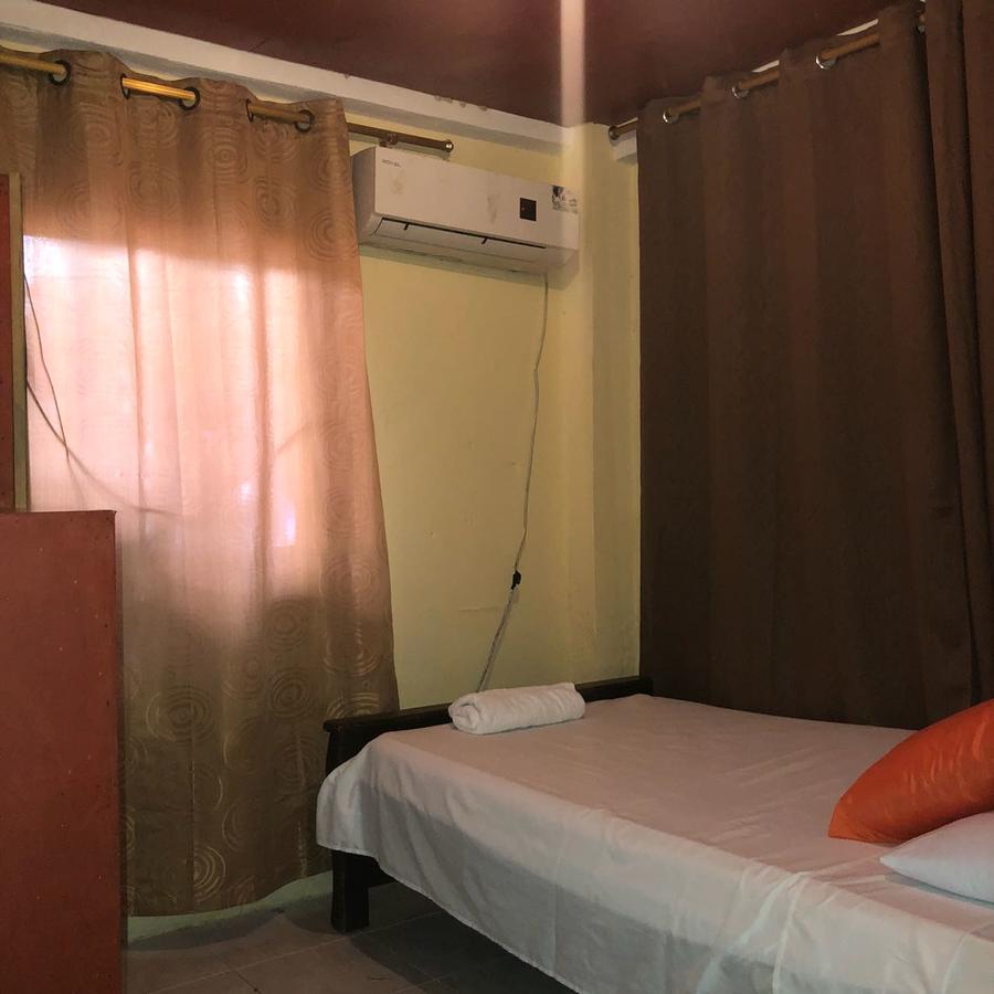 Posada Valerie Hotel Archibolds Екстериор снимка