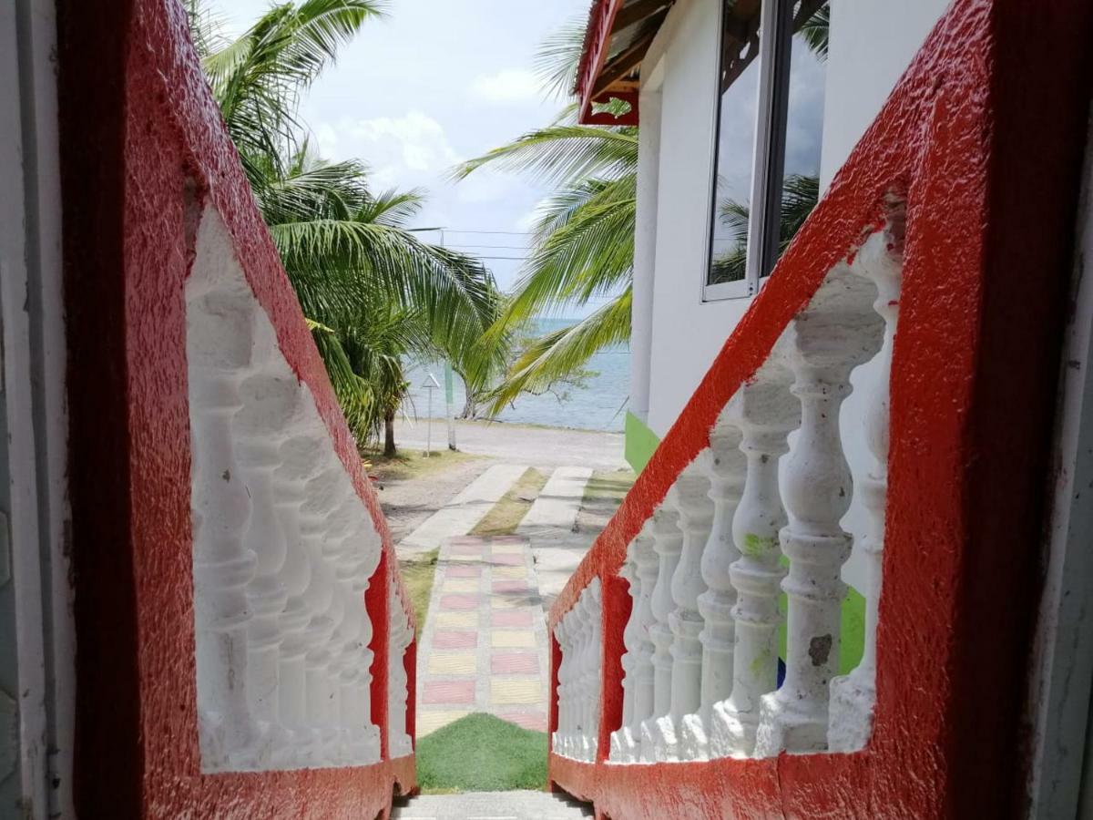 Posada Valerie Hotel Archibolds Екстериор снимка