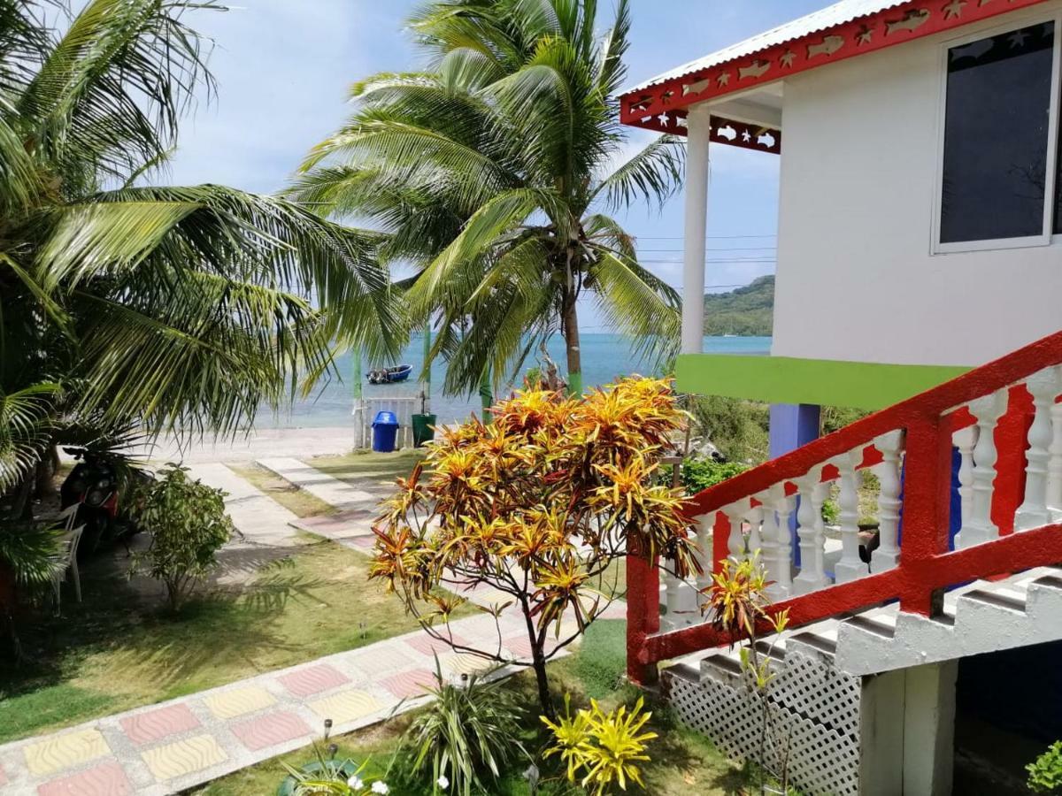 Posada Valerie Hotel Archibolds Екстериор снимка